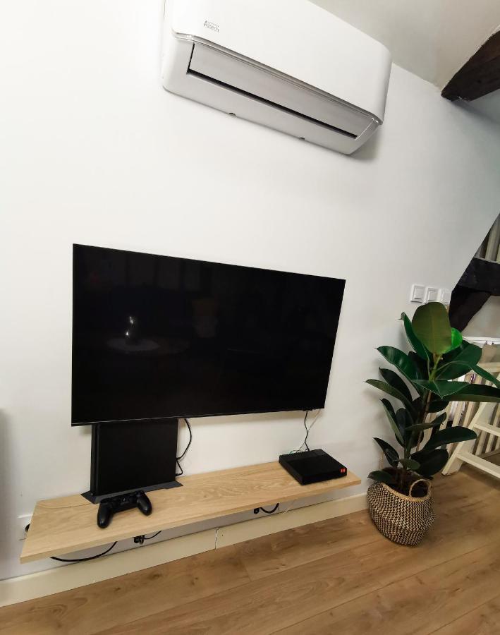 Loft Atypique Au Calme Avec Cour Privative Daire Bourges Dış mekan fotoğraf